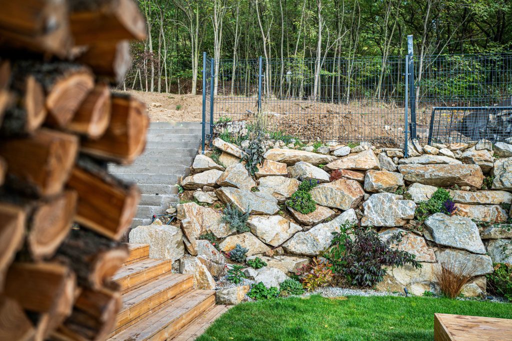 lanaturo-jan-konecny-zahradny-architekt-záhrada-s-kamenným-múrom (4)